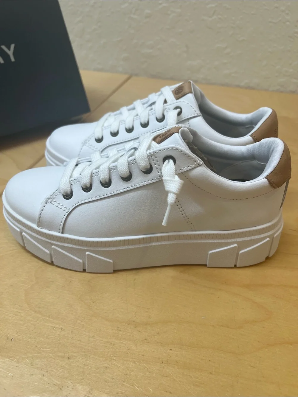 Sperry low top